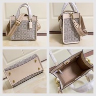 👜PREORDER👜Coach Dempsey tote 22