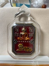 龍普瑪哈希拉、帕阿贊棟、龍婆蘇里昂、帕阿贊阿迪烈、龍婆瑪哈蘇拉撒，紅龍牙黄銅崇迪睡食虎