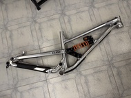 Commencal Clash 山地單車車架連Fox避震