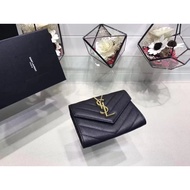 Ysl Card Holder 414404- 1 Goat Pattern [Black Gold Buckle]
Size: 13 * 9 * 3CM