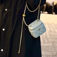 【98新 ✨ 全網最低價！】Chanel香奈兒 淺藍色 金球小盒子 化妝包晶片新款 （下單前先詢問庫存❗️）