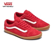 VANS OLD SKOOL LOWPRO - RED/GUM รองเท้า รองเท้าผ้าใบ ผู้ชาย ผู้หญิง