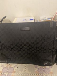Gucci 黑色郵差包（可斜孭）