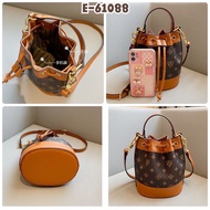 E-61088 Dumpling Sling Bag
