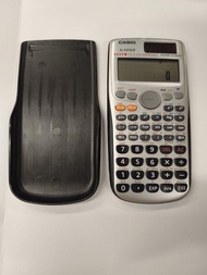 CASIO fx-50FH II 科學計算機。 

獲得香港考試及評核局（HKEAA）核准，是香港中學文憑考試（DSE）的指定計算機型號之一。

正常操作,私保三日