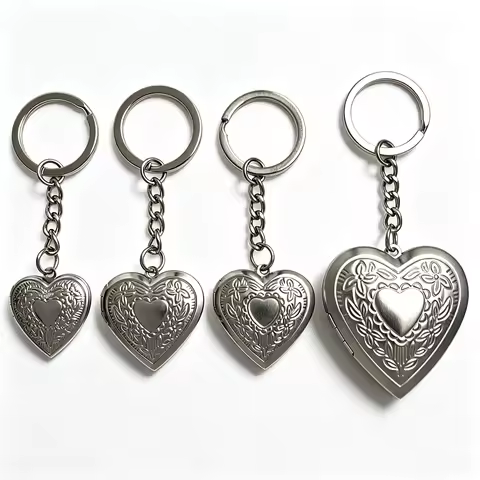Romantic Wreath & Central Heart Pattern Heart Locket Keychain Women Men Photo Picture Locket Charm P