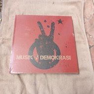 MUSIK U/ DEMOKRASI buku original