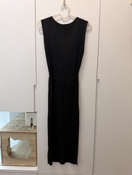 Uniqlo 黑色百褶連衣裙