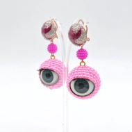 螢光粉紅樹脂珍珠眼球眼珠藝術耳環 24mm直徑 眨眼睡眼Swarovski