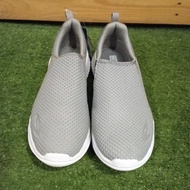 Sepatu Jiro Abu-abu tua/ Putih Nineten 910