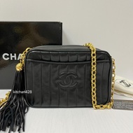罕有！勁新Chanel Vintage 雕花鏈 相機包 Camera Bag 相機袋 small 黑金 金扣 金鏈 羊皮 直紋 cc logo 金球 流蘇 斜孭 vanity  crossbody 新