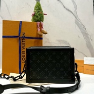 LV 全新Soft Trunk黑花軟箱包
