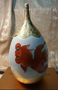 【早期收藏《臺華窯♡冰裂雙魚細嘴瓶》】這是有鶯歌故宮之稱知名的《臺華窯》出品的冰裂雙魚細嘴瓶