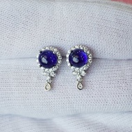 正品深藍色藍寶石耳環，框架由 925銀，鍍白金。