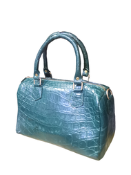 กระเป๋าถือของคุณสุภาพสตรี สีเขียวสุดสวย เขาเรียกกันว่าเขียวเหนี่ยวทรัพย์