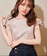 🌹日牌（米/白/黑）Noela 美 精緻刺繡邊袖上衣