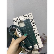 Second Hand MUSE case iphone11pro Dark Green Look Expensive Can Hold Cards With A Hanging Strap New 