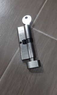 大門門鎖 連三條鎖匙