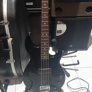 Bass Yamaha bb300