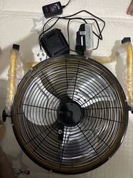 Makita牧田18v代用款16寸無刷風扇跟一電一充。跟一個 220v插頭。