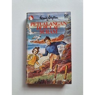 The Adventure Novel in the Suram Island - Enid Blyton