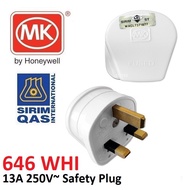 MK 646WHI 13A Heavy Duty 3 Pin Bakelite Plug Top