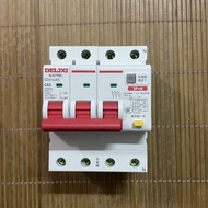 Aptomat chống giật 3 pha 4 cực chất lượng cao chính hãng DELIXI dạng đế cài