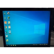 Samsung 17 inch square computer monitor