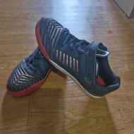 Preloved ginka children's futsal shoes size 32