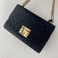 Gucci • 經典黑色壓紋老花 Padlock 月光寶盒 中號