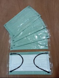 一次性口罩   $10 / 10個   $15 / 20個   $20 / 30個  現金面交 相中左邊是海綠色  不是天空藍色