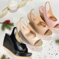 Bee Wedge Sandals 3-Inch Heels Beautiful Color Lightweight Comfortable To Wear * 1 Size Of Chubby Fe