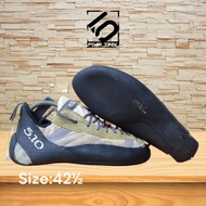 Five ten climbing shoes size 421⁄2 climbing shoes