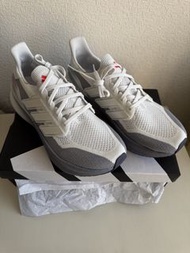 Adidas Ultraboost 5 運動鞋