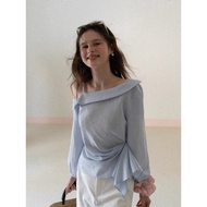 [EGGKA] Pleated off-the-shoulder shirt