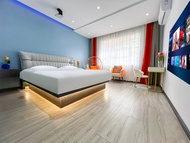 Qujing Zhongyuan Collection Hotel