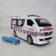 toyota Hiace Van KKM ambulance hospital van kesihatan Malaysia scale 1:32 die cast car model