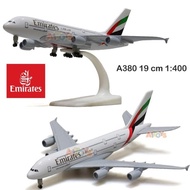 Emirates Airbus A380 19 cm 1:400 Diecast Aircraft