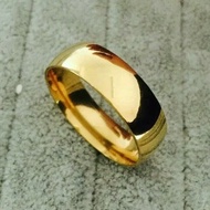 Cincin titanium polos warna emas pria dan wanita