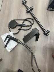90% New 槍灰色浴室冷熱水龍頭花灑套裝