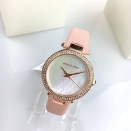 นาฬิกาผู้หญิง Michael Kors Womens Analog MOP Dial Pink Leather Watch รุ่น MK2590 ของแท้ 100%