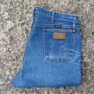 W11/39 Second-Hand Wrangler Jeans Model 13MWZ Actual Waist Measurement 39" Total Length 43" Leg Bott