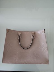 LV OnTheGo MM Beige colour