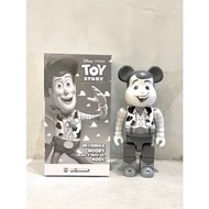 ［預購］玩具總動員 Bearbrick《黑白胡迪》正品