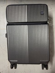 銀色鋁合金行李箱連前開蓋設計 22吋 杯架+減震剎車輪+雙封閉內里+掛鈎