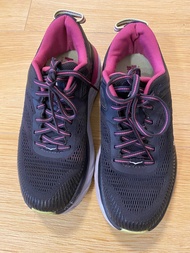 Hoka One One Bondi 7 厚底緩衝鞋