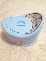 Bô Vệ Sinh Hình Con Vịt Việt Nhật Có Khay Kéo Cho Bé – dụng cụ hỗ trợ đi vệ sinh cho bé. Phân phối