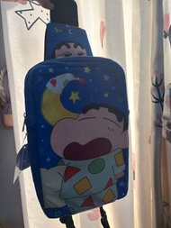 蠟筆小新 斜後包  好睏想睡覺款 睡衣款