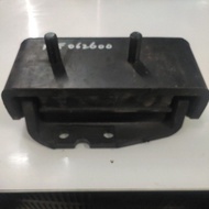FUSO FV313, FV415, 8DC9 engine mounting*REAR  ME062600