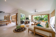 วิลลา 3 ห้องนอน 3 ห้องน้ำส่วนตัว ขนาด ตร.ม. – แคงกู (Canggu 3BR Pool Villa | Walk to Beach & Gigi S